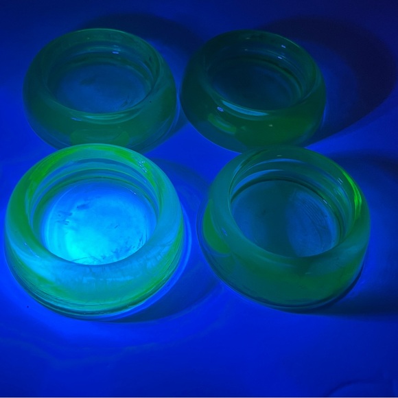 Furniture Coasters - Lot Of 4 Green UV Glass - Picture 3 of 8